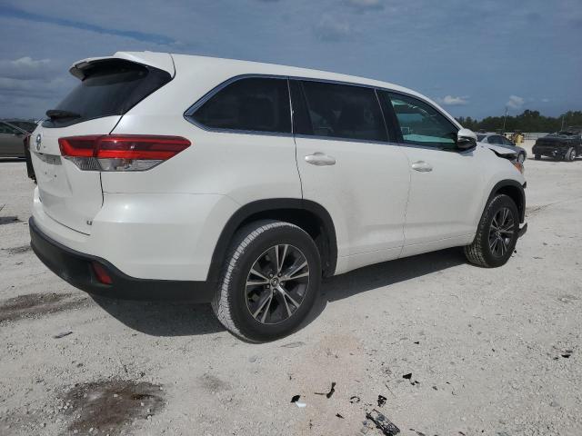 Photo 3 from auction – 2018 TOYOTA HIGHLANDER with VIN 5TDZZRFH0JS256796