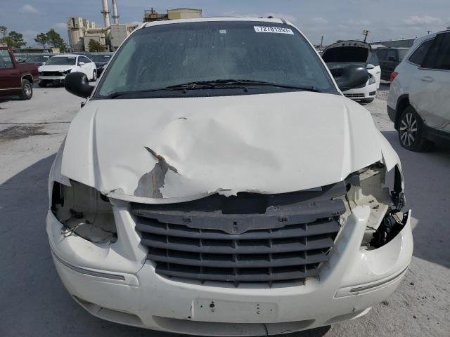 Photo 5 from auction – 2005 CHRYSLER TOWN & COU with VIN 2C8GP64L55R479433