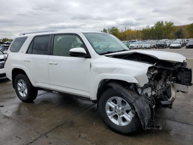 Photo 4 from auction – 2018 TOYOTA 4RUNNER SR with VIN JTEBU5JR0J5570572