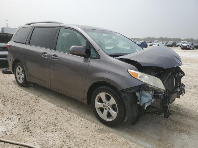 Photo 4 from auction – 2015 TOYOTA SIENNA LE with VIN 5TDKK3DC6FS532688