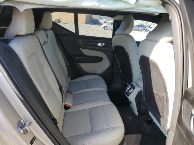 Photo 11 from auction – 2014 VOLVO XC40 T4 IN with VIN YV4AC2HL2K2064504