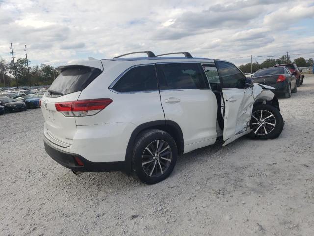 Photo 3 from auction – 2018 TOYOTA HIGHLANDER with VIN 5TDJZRFH0JS499179