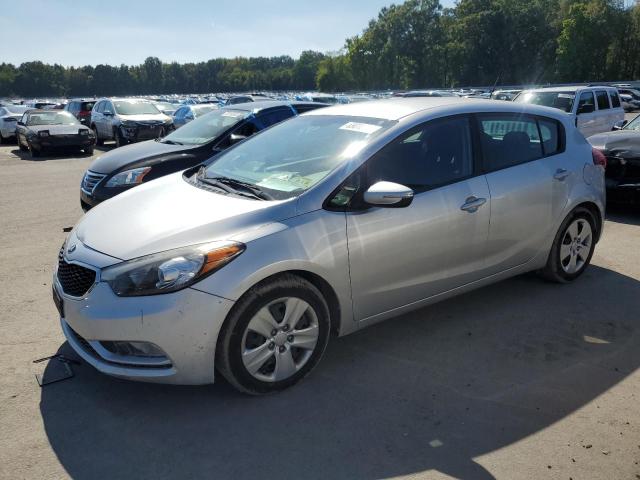 Zdjęcie 1 z aukcji – 2016 KIA FORTE LX z VIN KNAFK5A89G5582485