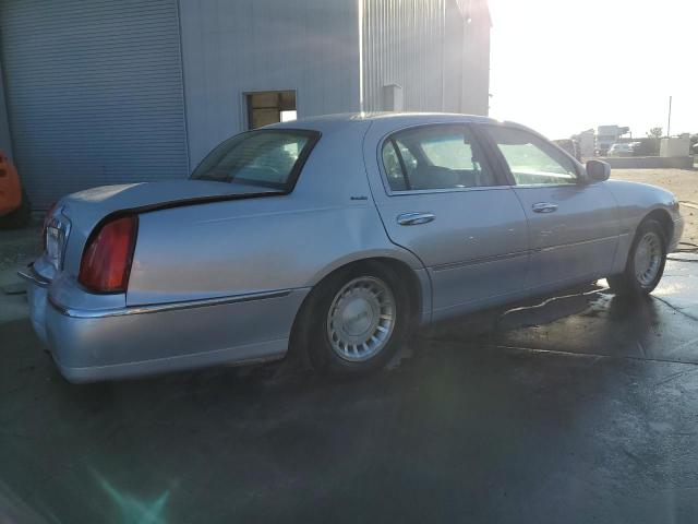 Photo 3 from auction – 2000 LINCOLN TOWN CAR E with VIN 1LNHM81W2YY894312