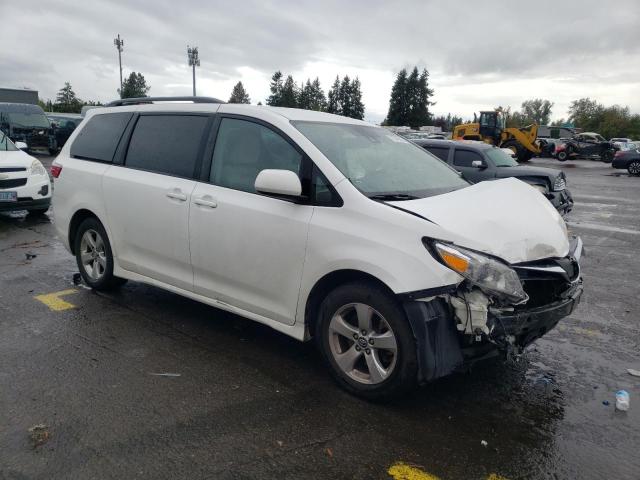 Photo 4 from auction – 2018 TOYOTA SIENNA LE with VIN 5TDKZ3DC0JS931651