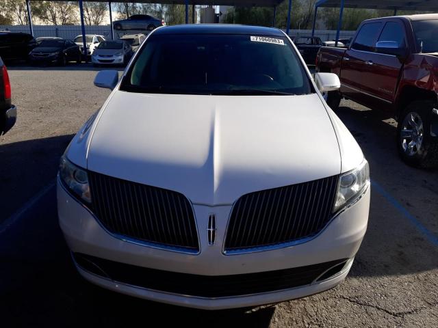 Photo 5 from auction – 2016 LINCOLN MKT with VIN 2LMHJ5FK6GBL01841