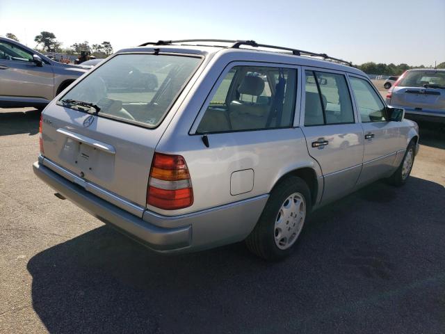 Photo 3 from auction – 1994 MERCEDES-BENZ E 320 with VIN WDBEA92E6RF289409