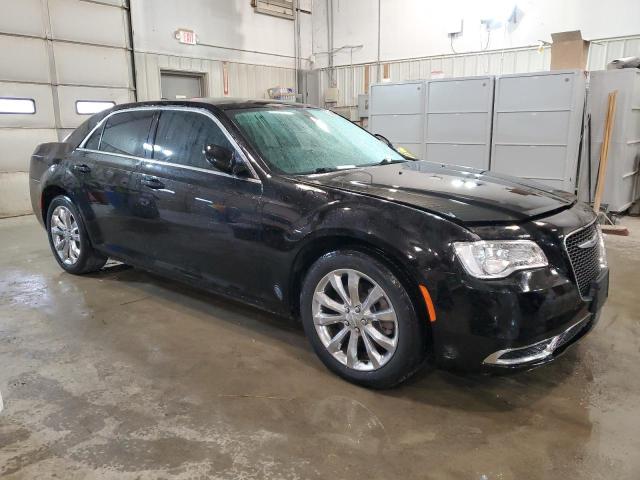 Photo 4 from auction – 2017 CHRYSLER 300 LIMITE with VIN 2C3CCARG0HH544973