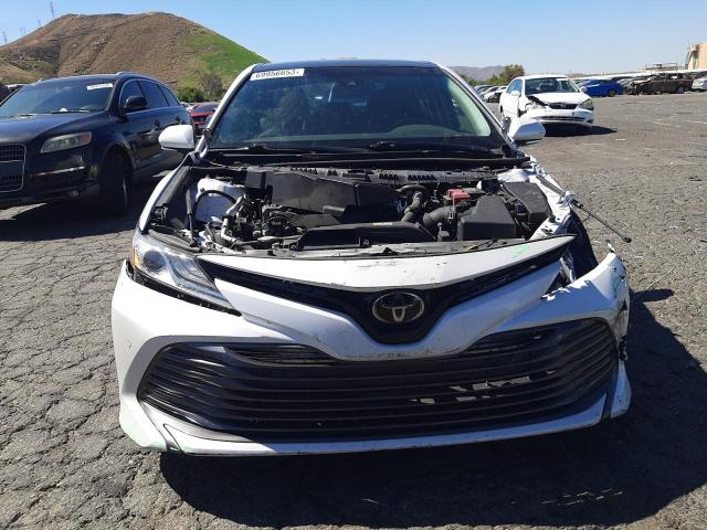 Фото 5 с аукциона – 2018 TOYOTA CAMRY L с VIN 4T1B11HK9JU650856