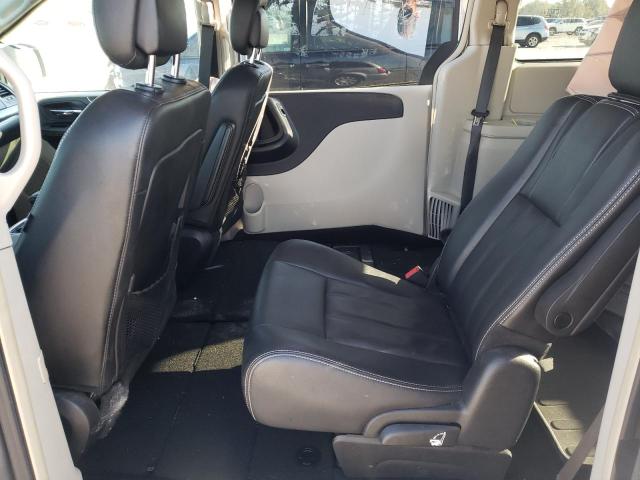 Photo 10 from auction – 2016 CHRYSLER TOWN & COU with VIN 2C4RC1BGXGR299785