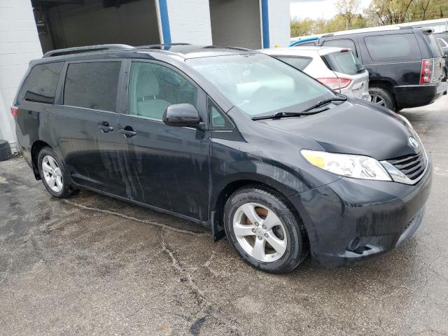 Photo 4 from auction – 2017 TOYOTA SIENNA LE with VIN 5TDKZ3DC1HS869333