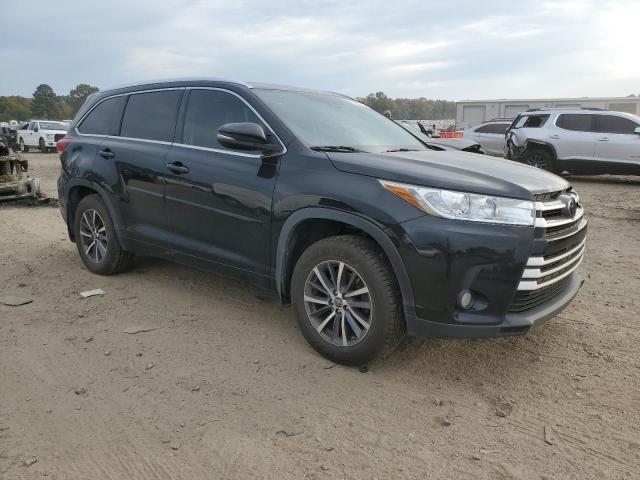 Photo 4 from auction – 2018 TOYOTA HIGHLANDER with VIN 5TDJZRFH3JS523863