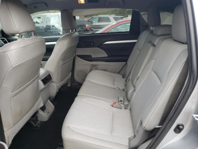 Photo 11 from auction – 2015 TOYOTA HIGHLANDER with VIN 5TDBKRFHXFS210132