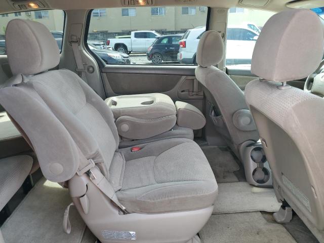 Photo 11 from auction – 2010 TOYOTA SIENNA CE with VIN 5TDKK4CC6AS297967