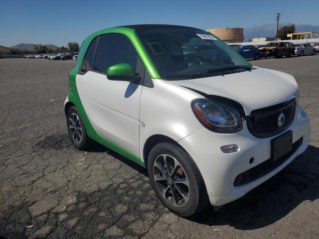 Zdjęcie 4 z aukcji – 2017 SMART FORTWO z VIN WMEFJ9BA1HK228060