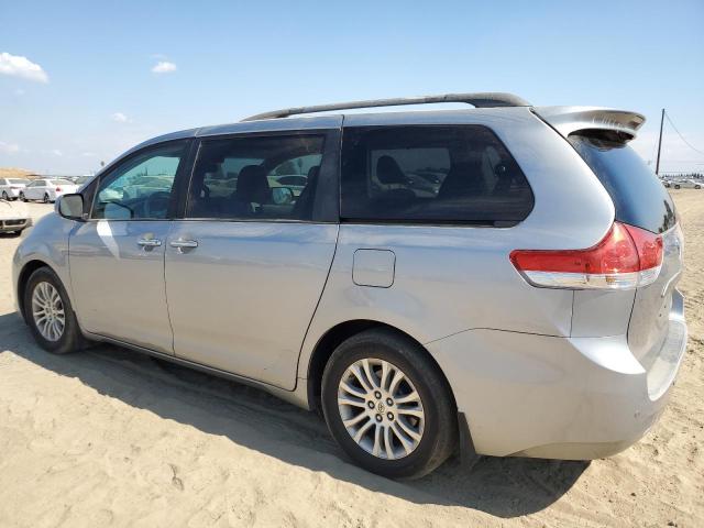 Photo 2 from auction – 2011 TOYOTA SIENNA XLE with VIN 5TDYK3DC9BS013297