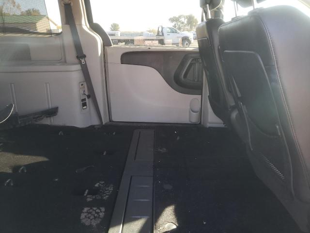Photo 11 from auction – 2016 CHRYSLER TOWN & COU with VIN 2C4RC1BG4GR261016