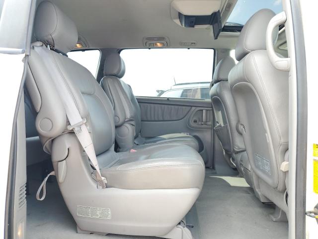 Photo 11 from auction – 2004 TOYOTA SIENNA XLE with VIN 5TDBA22C04S014265