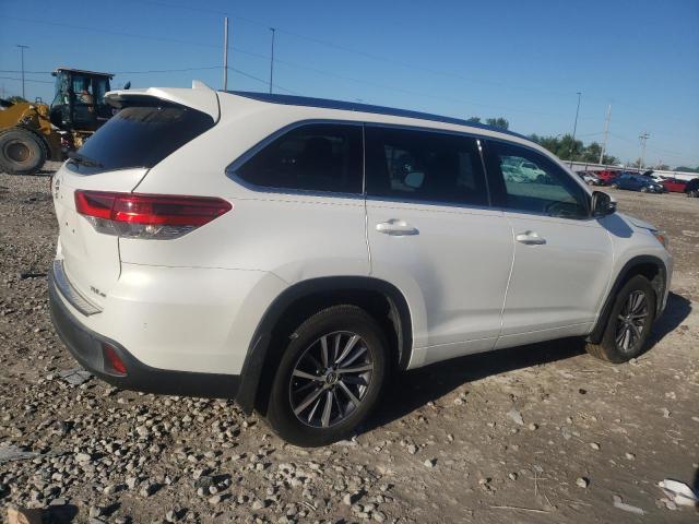 Photo 3 from auction – 2018 TOYOTA HIGHLANDER with VIN 5TDJZRFH4JS828918