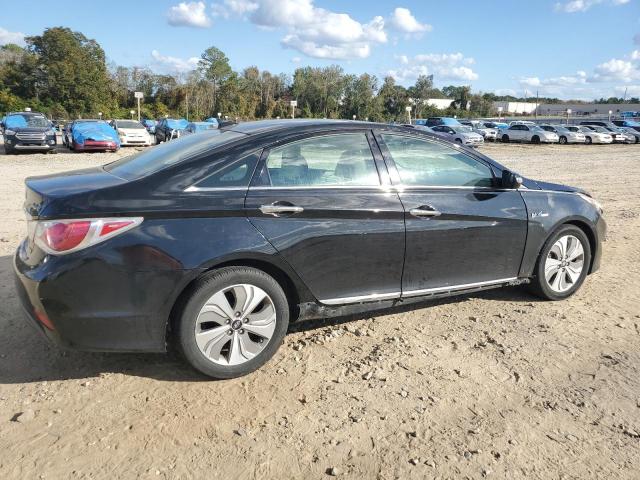 Photo 3 from auction – 2014 HYUNDAI SONATA HYB with VIN KMHEC4A47EA104682