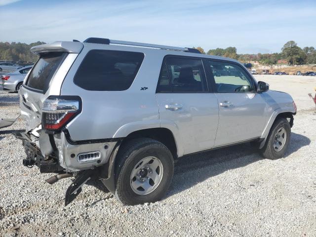 Photo 3 from auction – 2022 TOYOTA 4RUNNER SR with VIN JTEEU5JR3N5257034