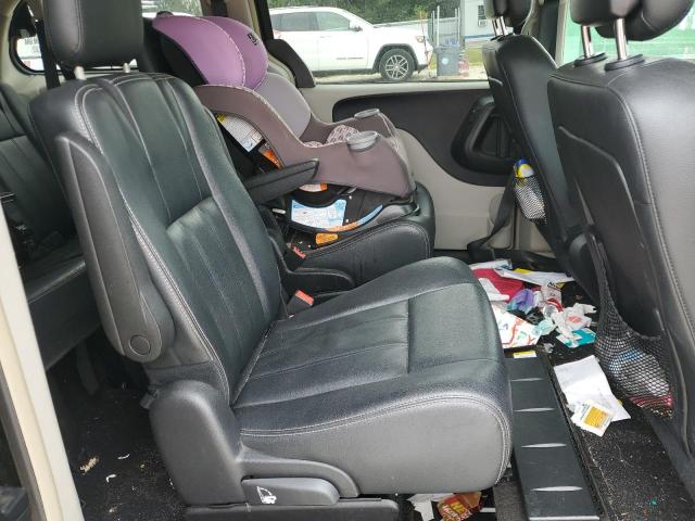 Photo 11 from auction – 2016 CHRYSLER TOWN & COU with VIN 2C4RC1BGXGR280900