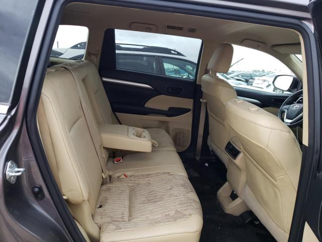 Photo 11 from auction – 2015 TOYOTA HIGHLANDER with VIN 5TDBKRFH1FS216000