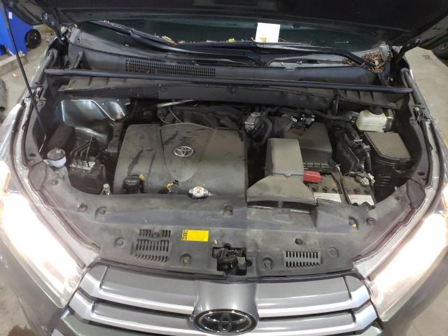 Photo 11 from auction – 2018 TOYOTA HIGHLANDER with VIN 5TDJZRFH3JS912583