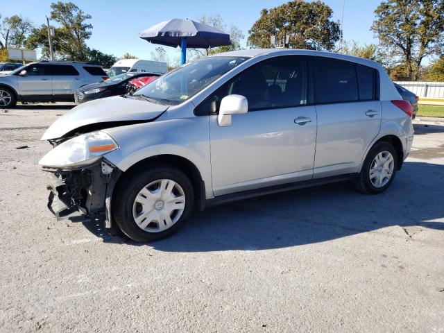 NISSAN VERSA S 2012 مع رقم تعريف المركبة 3N1BC1CPXCK283313 - صورة من المزاد