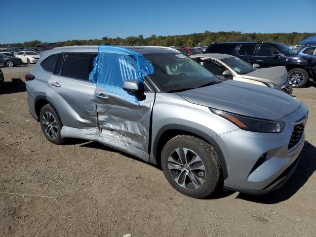 Photo 4 from auction – 2022 TOYOTA HIGHLANDER with VIN 5TDGZRAH5NS106512