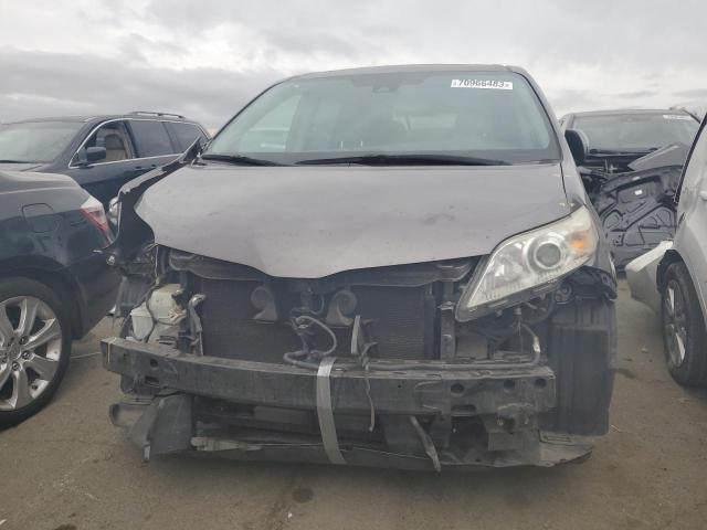 Photo 5 from auction – 2018 TOYOTA SIENNA XLE with VIN 5TDYZ3DC4JS939844