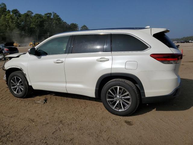 Photo 2 from auction – 2017 TOYOTA HIGHLANDER with VIN 5TDKZRFH9HS213117
