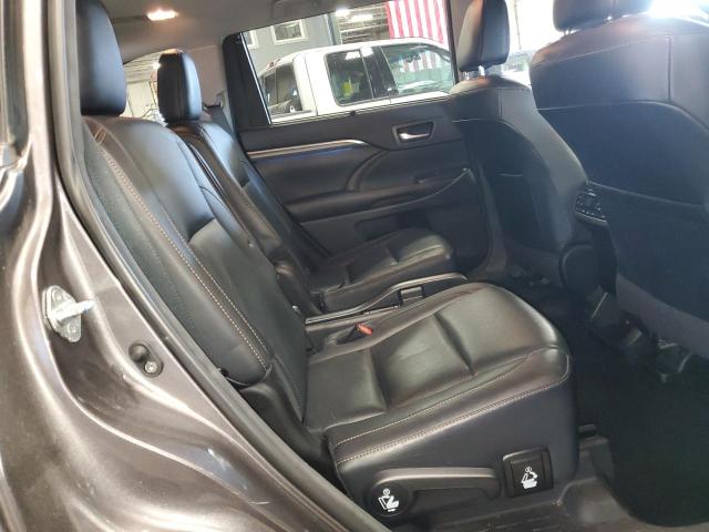 Photo 11 from auction – 2018 TOYOTA HIGHLANDER with VIN 5TDDGRFH9JS047377