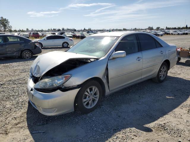 TOYOTA CAMRY LE 2005 with VIN 4T1BF30K95U597980 - Photo from auction