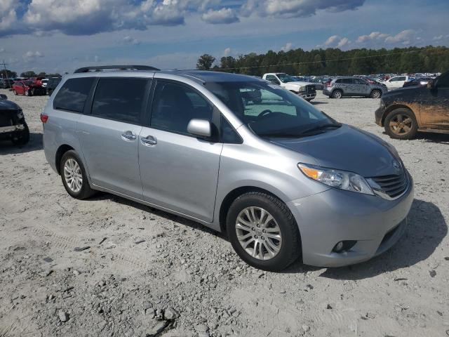 Photo 4 from auction – 2015 TOYOTA SIENNA XLE with VIN 5TDYK3DC8FS630535