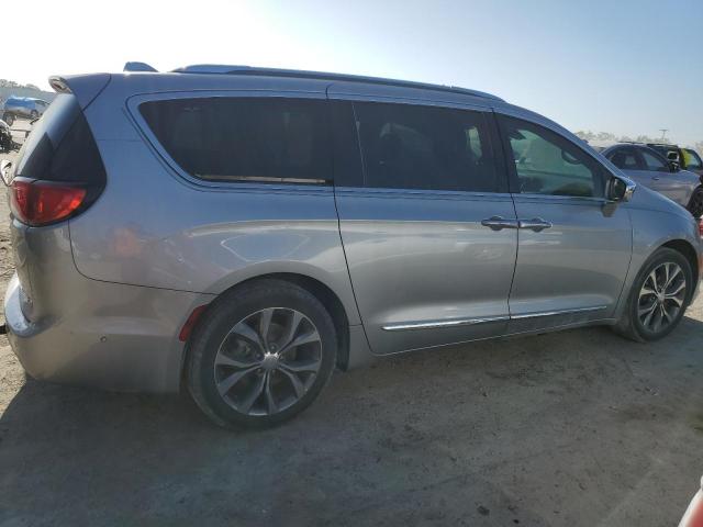 Photo 3 from auction – 2017 CHRYSLER PACIFICA L with VIN 2C4RC1GG5HR506531