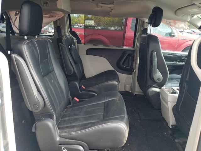 Photo 11 from auction – 2015 CHRYSLER TOWN & COU with VIN 2C4RC1BG5FR698778