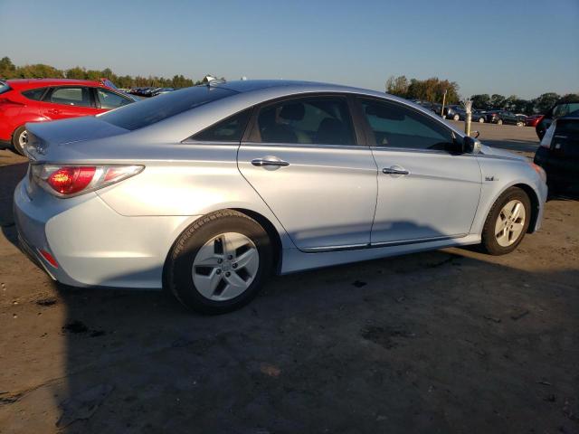 Photo 3 from auction – 2012 HYUNDAI SONATA HYB with VIN KMHEC4A44CA037312