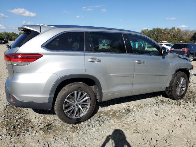 Photo 3 from auction – 2017 TOYOTA HIGHLANDER with VIN 5TDKZRFH9HS193659