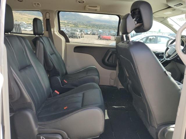 Photo 10 from auction – 2016 CHRYSLER TOWN & COU with VIN 2C4RC1BG1GR282227