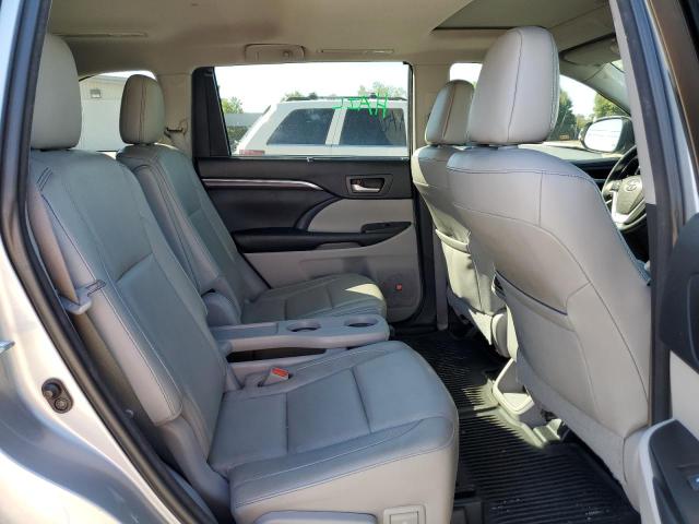 Photo 11 from auction – 2016 TOYOTA HIGHLANDER with VIN 5TDDKRFH5GS318720