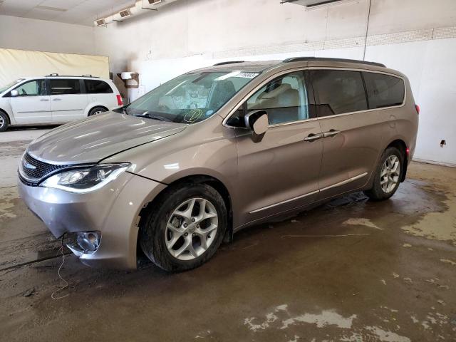 CHRYSLER PACIFICA T 2017 with VIN 2C4RC1BG3HR593143 - Photo from auction