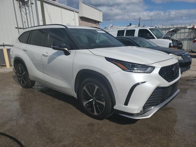 Photo 4 from auction – 2022 TOYOTA HIGHLANDER with VIN 5TDLZRBH0NS208023