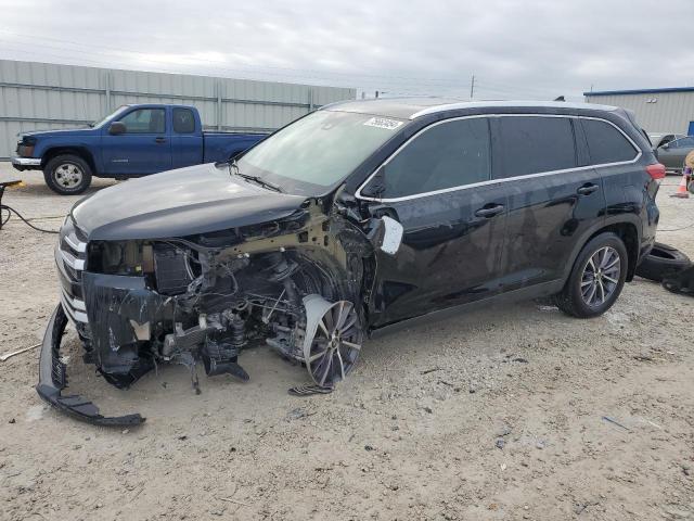 TOYOTA HIGHLANDER 2019 with VIN 5TDJZRFH6KS600792 - Photo from auction