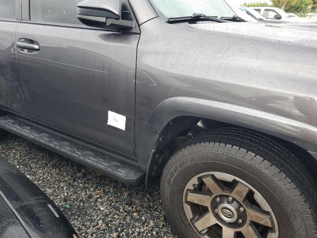 Photo 13 from auction – 2018 TOYOTA 4RUNNER SR with VIN JTEBU5JR7J5572397