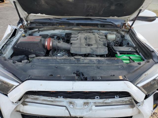 Photo 11 from auction – 2015 TOYOTA 4RUNNER SR with VIN JTEBU5JR7F5270163
