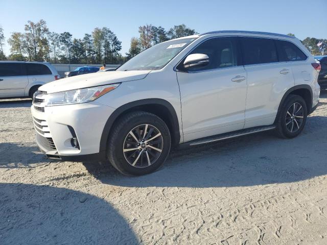 TOYOTA HIGHLANDER 2018 with VIN 5TDKZRFH4JS526680 - Photo from auction
