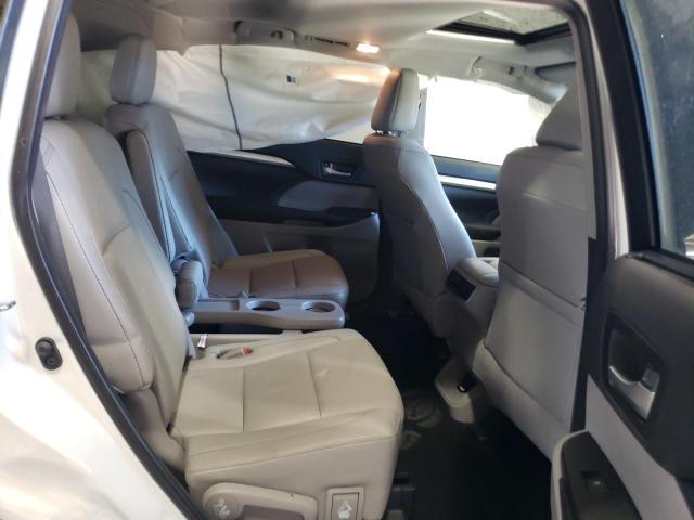 Photo 11 from auction – 2017 TOYOTA HIGHLANDER with VIN 5TDJZRFH3HS516440