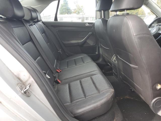 Photo 10 from auction – 2010 VOLKSWAGEN JETTA WOLF with VIN 3VWRA7AJ8AM048197