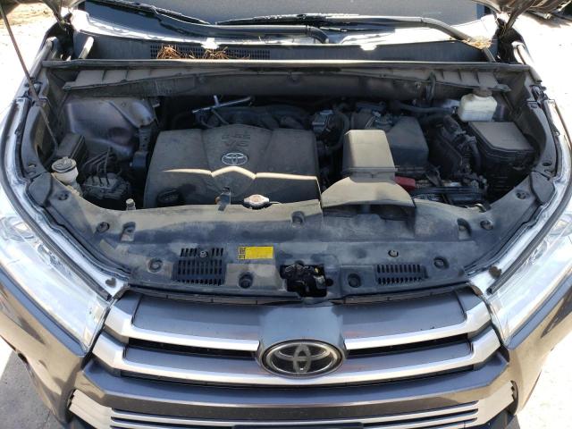 Photo 12 from auction – 2018 TOYOTA HIGHLANDER with VIN 5TDJZRFH6JS525641